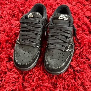 TRAVIS SCOTT X JORDAN 1 RETRO LOW OG SP 'BLACK PHANTOM'